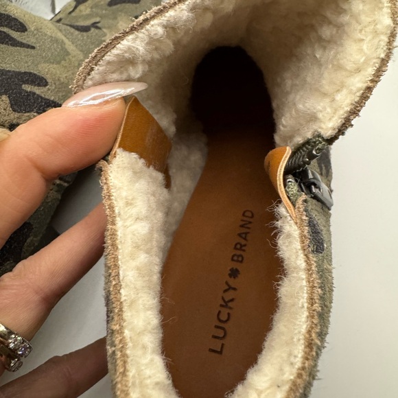 Lucky brand camo booties size 10 medium - Picture 3 of 4